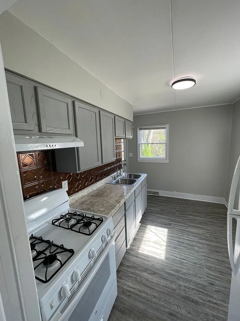 Building Photo - 2160 Ulen Ln