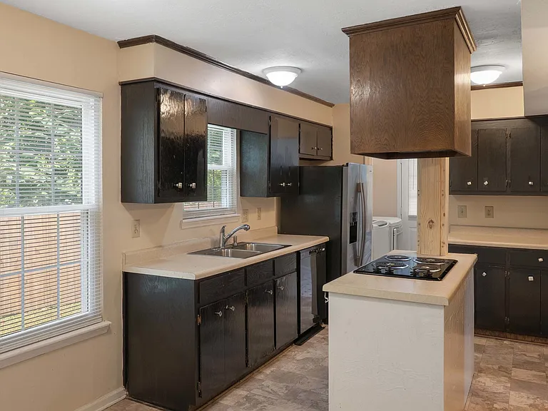 715 Cool Brook Ct — Photo 8