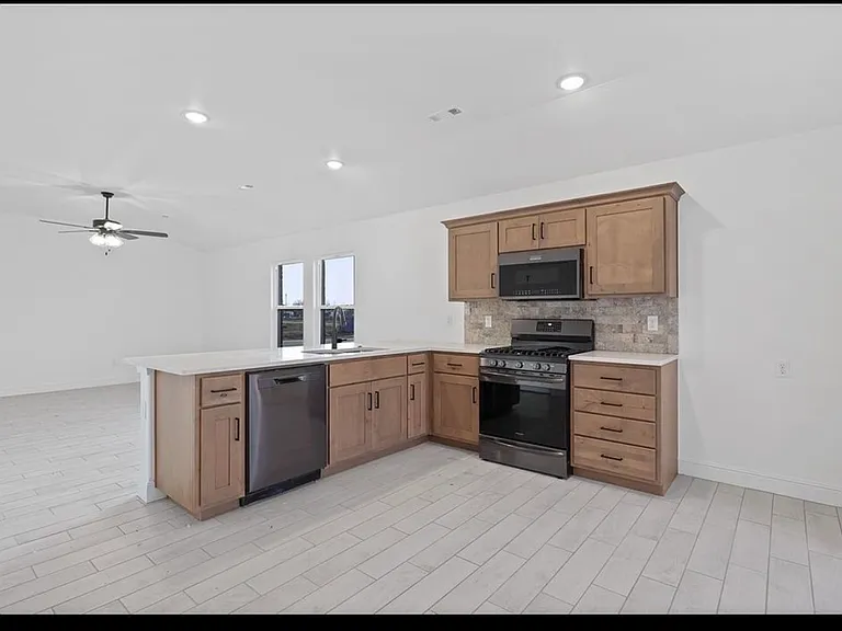 1512 Lowery St — Photo 8