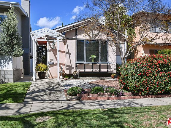 3rd image of 13053 Moorpark St