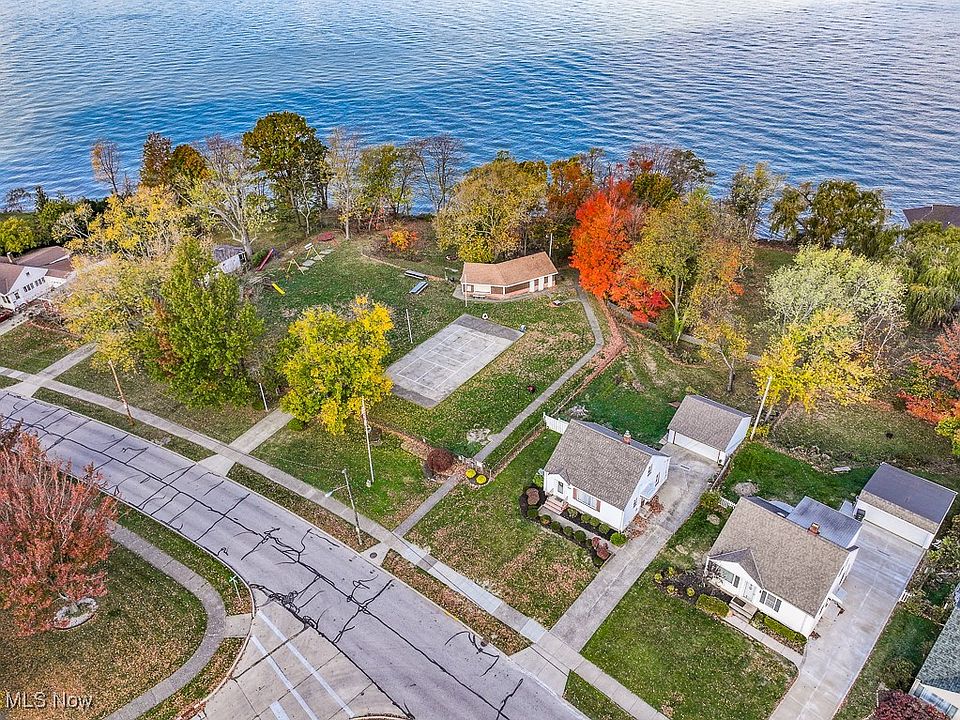 1st image of 29711 Cresthaven Dr