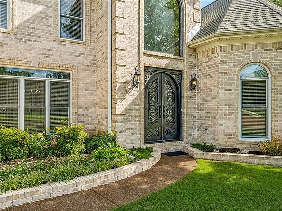2nd image of 4115 Blackheath Dr