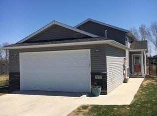 3212 62nd Ave S, Fargo, ND 58104