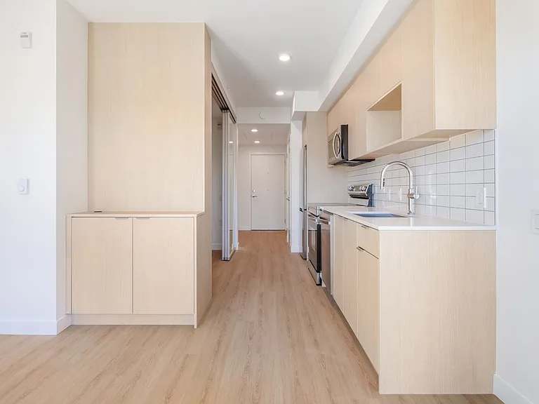 181 E 32nd Ave — Photo 3