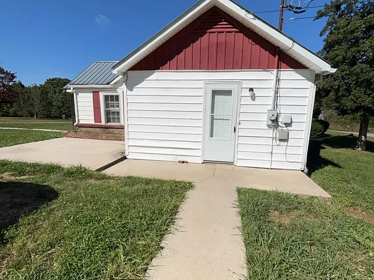 312 Higginbotham Rd — Photo 2