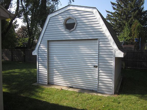 4th image of 1086 Oakwood St