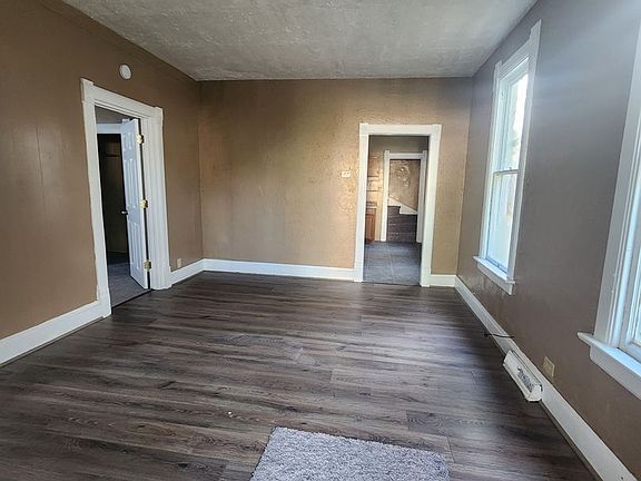 5th image of 1202 S Greenlawn Ave