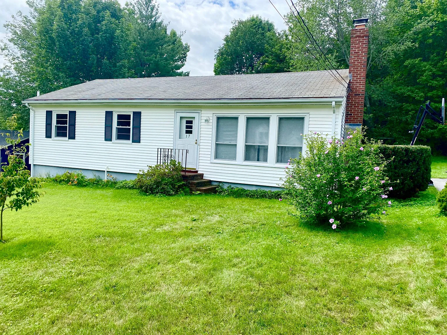 17 Hamlin Rd — Photo 2