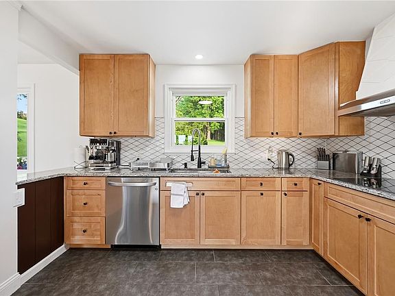 5th image of 4673 Steven Ln