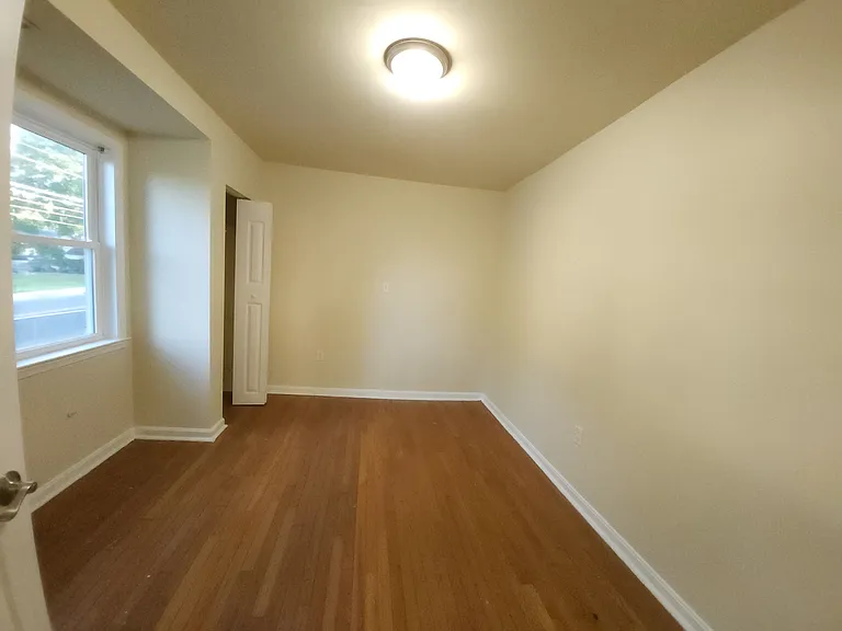 5023 Emo St — Photo 12