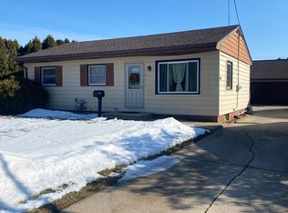 1020 S Sawyer St, Oshkosh, WI 54902