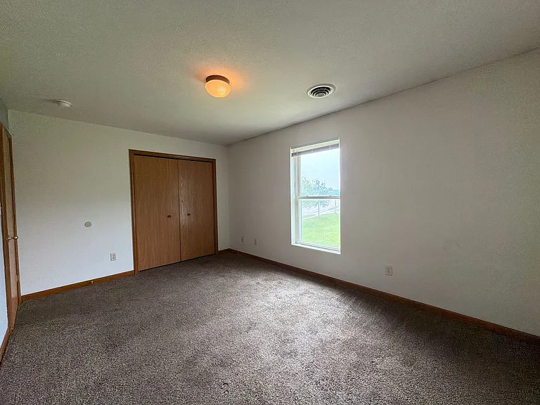 279 Woodridge Ct — Photo 8