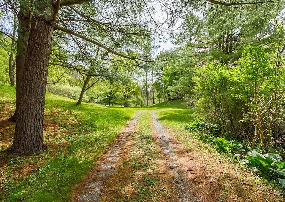 1st image of 375 Log Cabin Rd #32