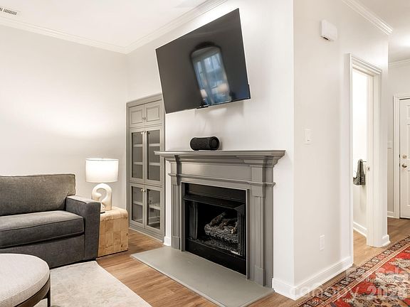 3rd image of 416 Queens Rd APT 7