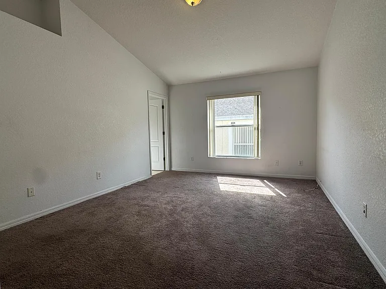1536 N Hampton Dr — Photo 11