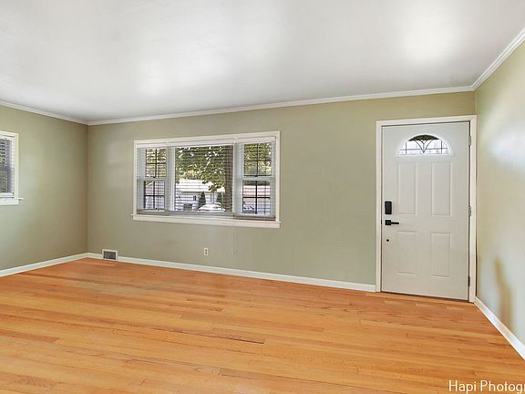 2nd image of 4906 Maplehill Dr