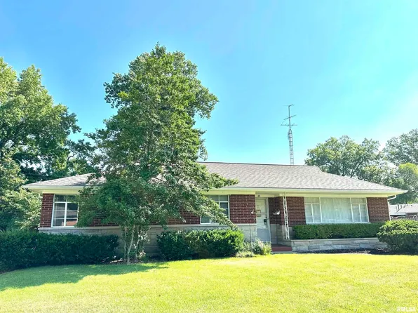 40 Evergreen Dr, Centralia, IL 62801