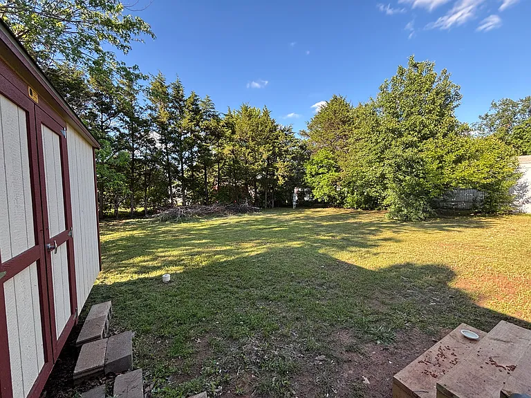 3208 E Peachtree Ave — Photo 8