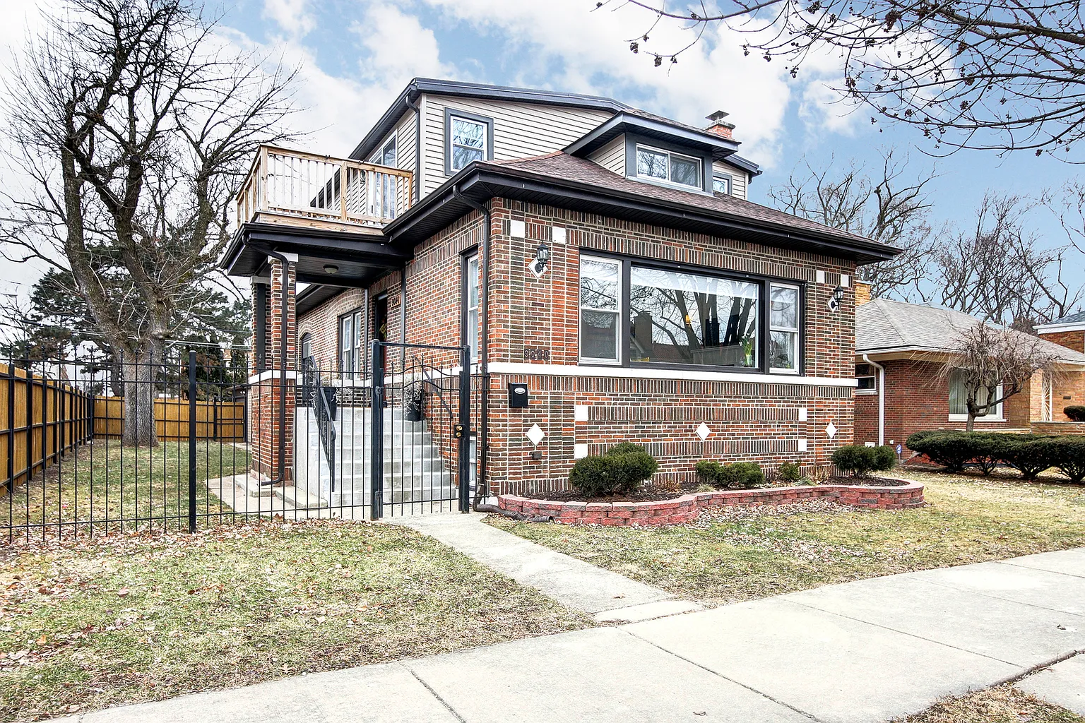 9040 S Oakley Ave photo 1