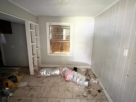 4th image of 3029 Sunrise St