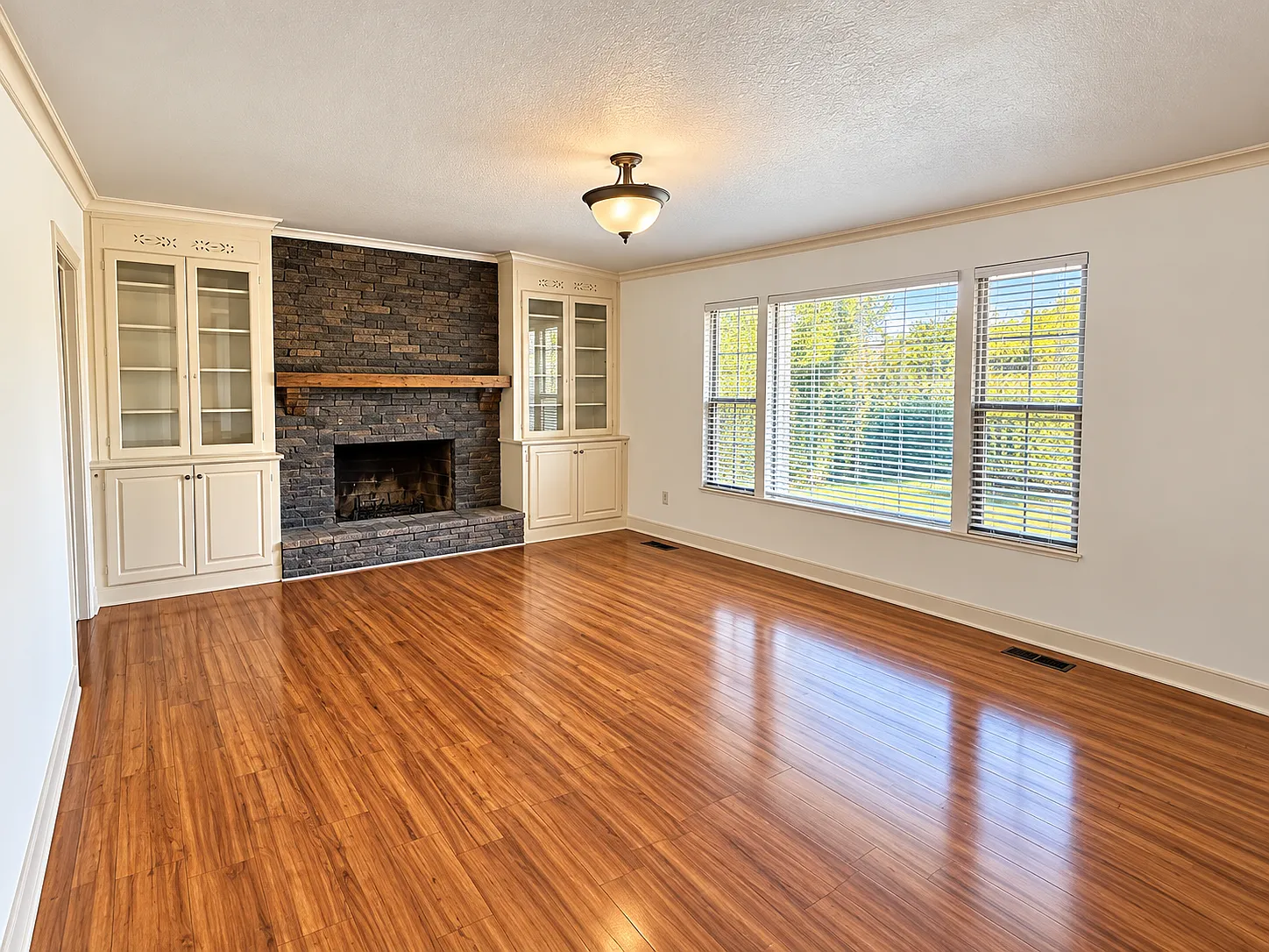 3 bed, 2.5 bath, 2134 sqft, $2,800 — Photo 4