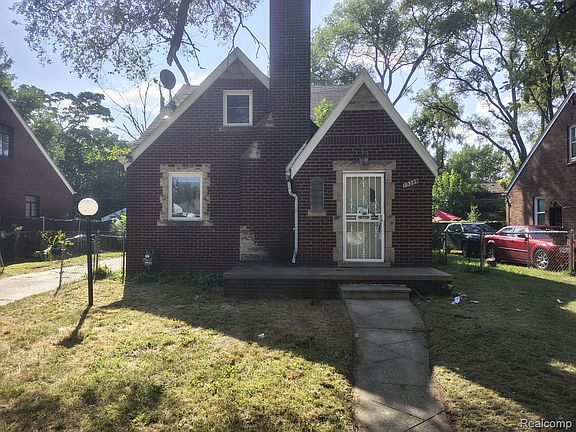 2nd image of 19399 Revere St
