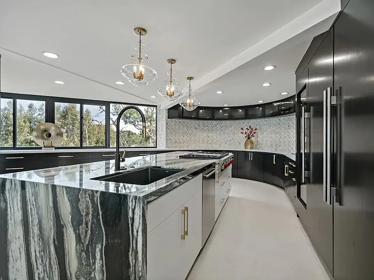 15105 Mulholland Dr — Photo 5