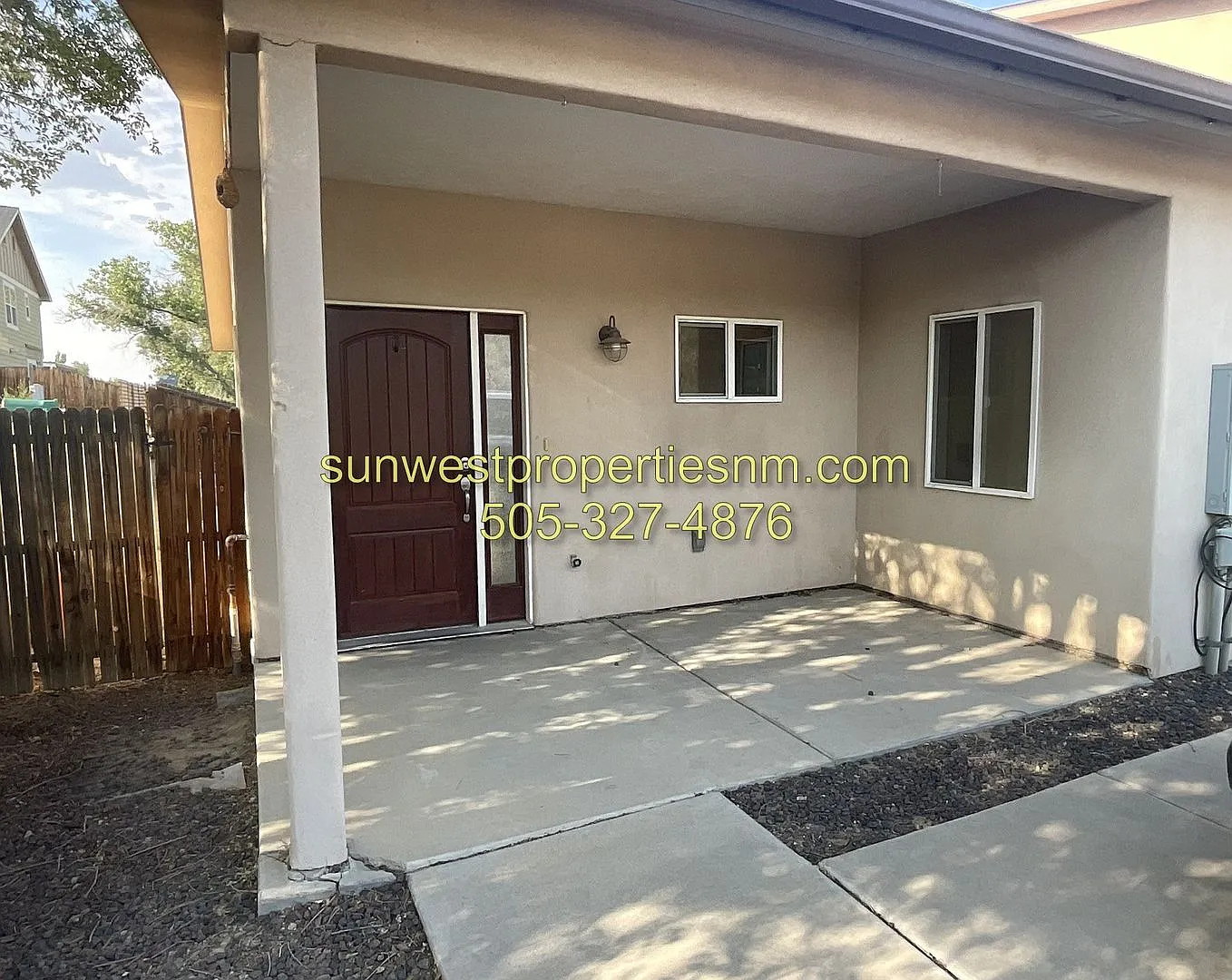 2 Bedroom, 1 Bath, 1 Car Garage Condo with Fenced Back Yard — Photo 1