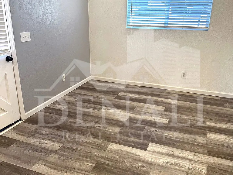 216 E Carol Ave — Photo 23