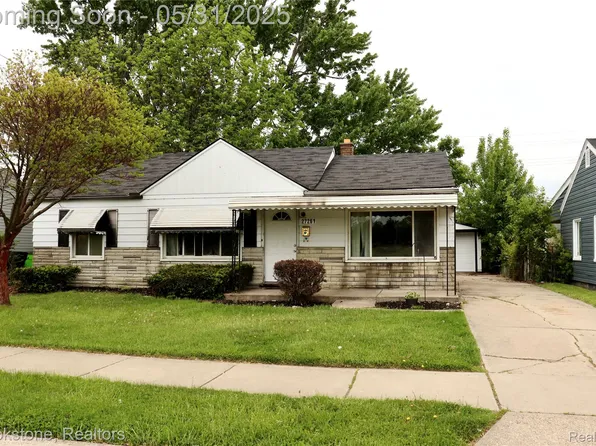 27261 Academy St, Roseville, MI 48066