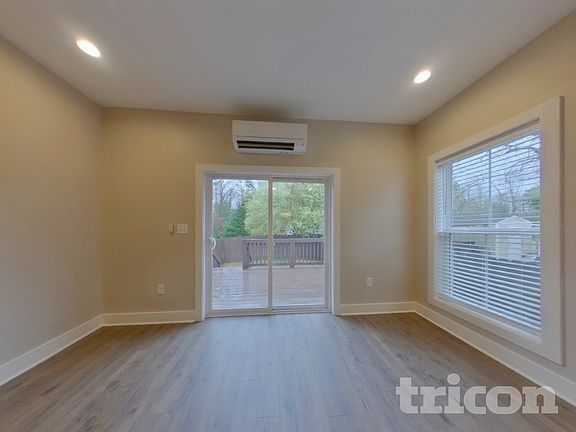 2nd image of 3047 Ridge Ave