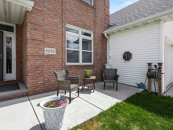 3rd image of 4240 N Wedgewood Dr