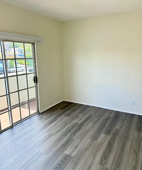 5650 York Blvd. — Photo 7