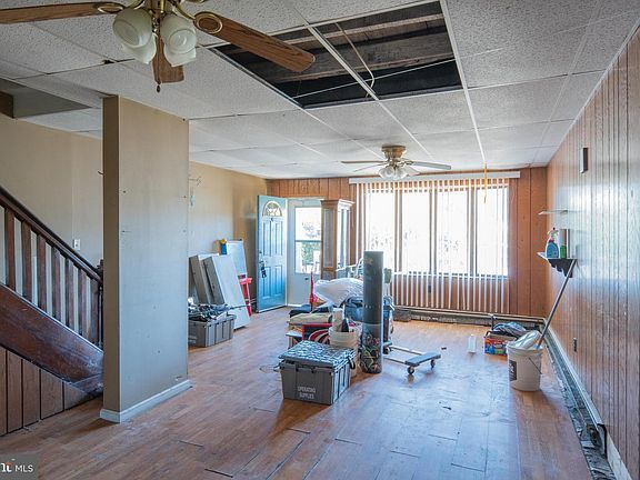 4th image of 308 N Railroad St