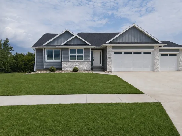 3656 McLain Way, Hiawatha, IA 52233