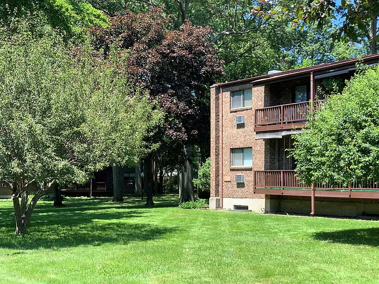 235 Henry Ave #31K — Photo 3