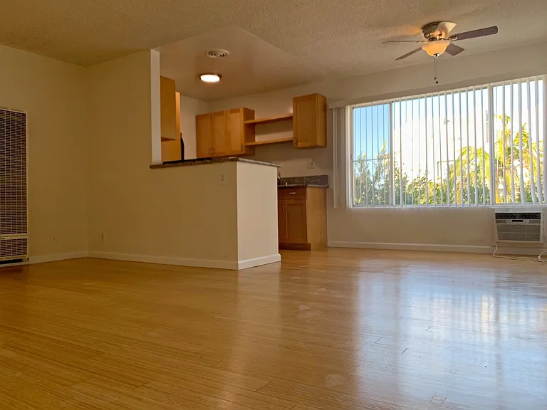12811 Caswell Ave — Photo 1