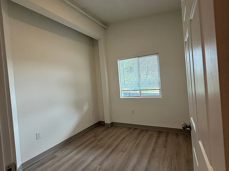 324 W King St — Photo 26