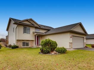 31827 McGuire Trl, Lindstrom, MN 55045