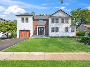 21 Venus Road, Syosset, NY 11791