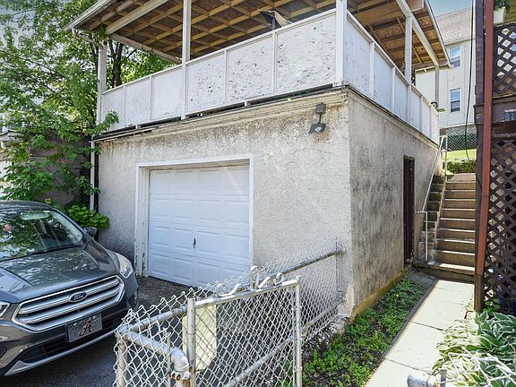5th image of 618 Rear Alder