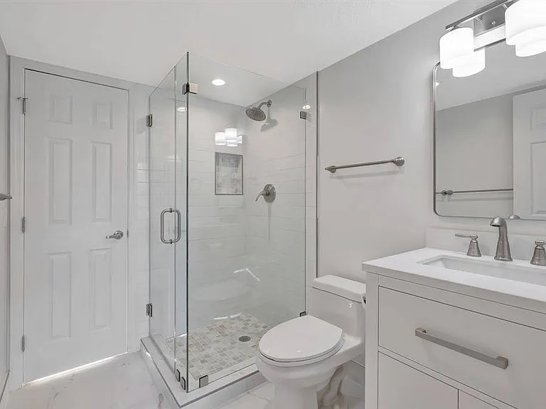 2400 NE 33rd Ave #212 — Photo 24