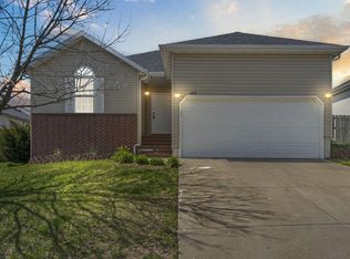 422 W White Ash Rd, Nixa, MO 65714