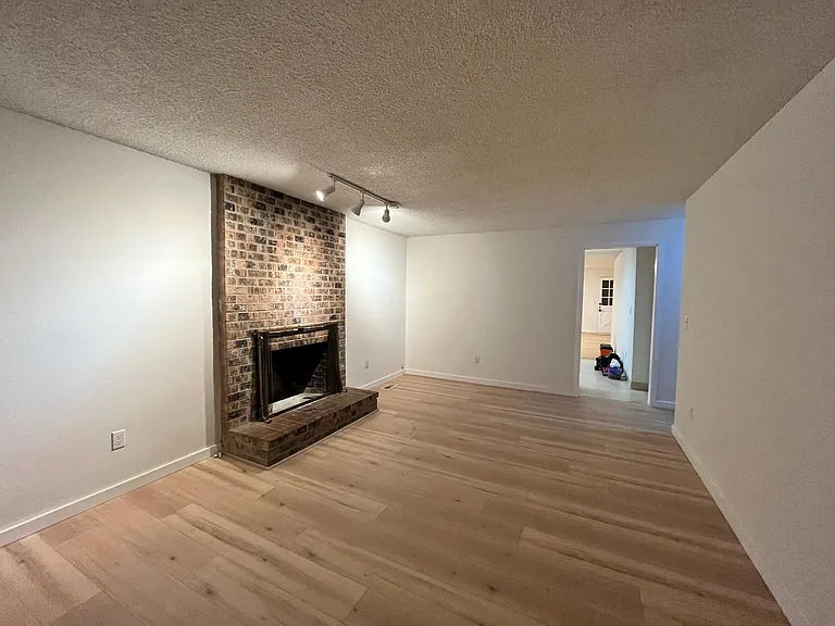 3025 NE 59th Ave — Photo 4