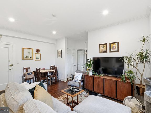3rd image of 2032 Belmont Rd NW APT 403