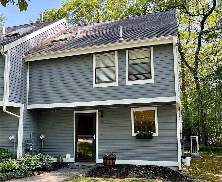 1st image of 19 Greenwood Village St S #19