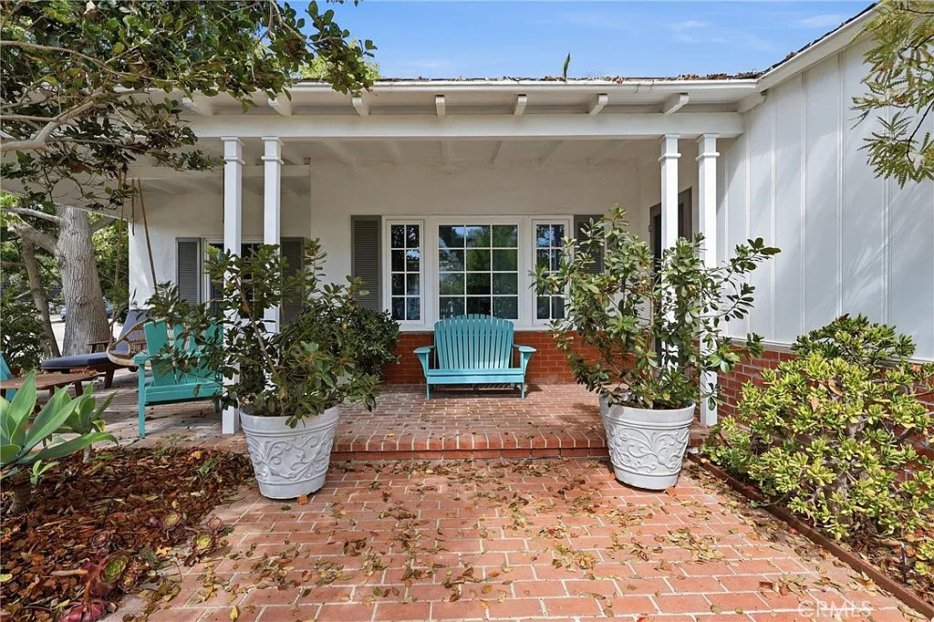4 bed, 2.5 bath, 1690 sqft, $9,875 — Photo 1