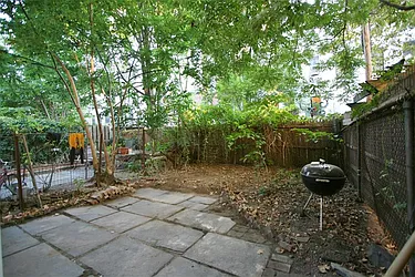 Rented by R New York