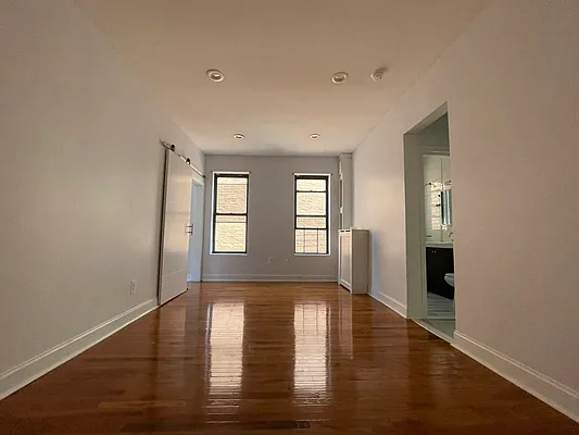 Rented by Hillel Realty Group | media 33