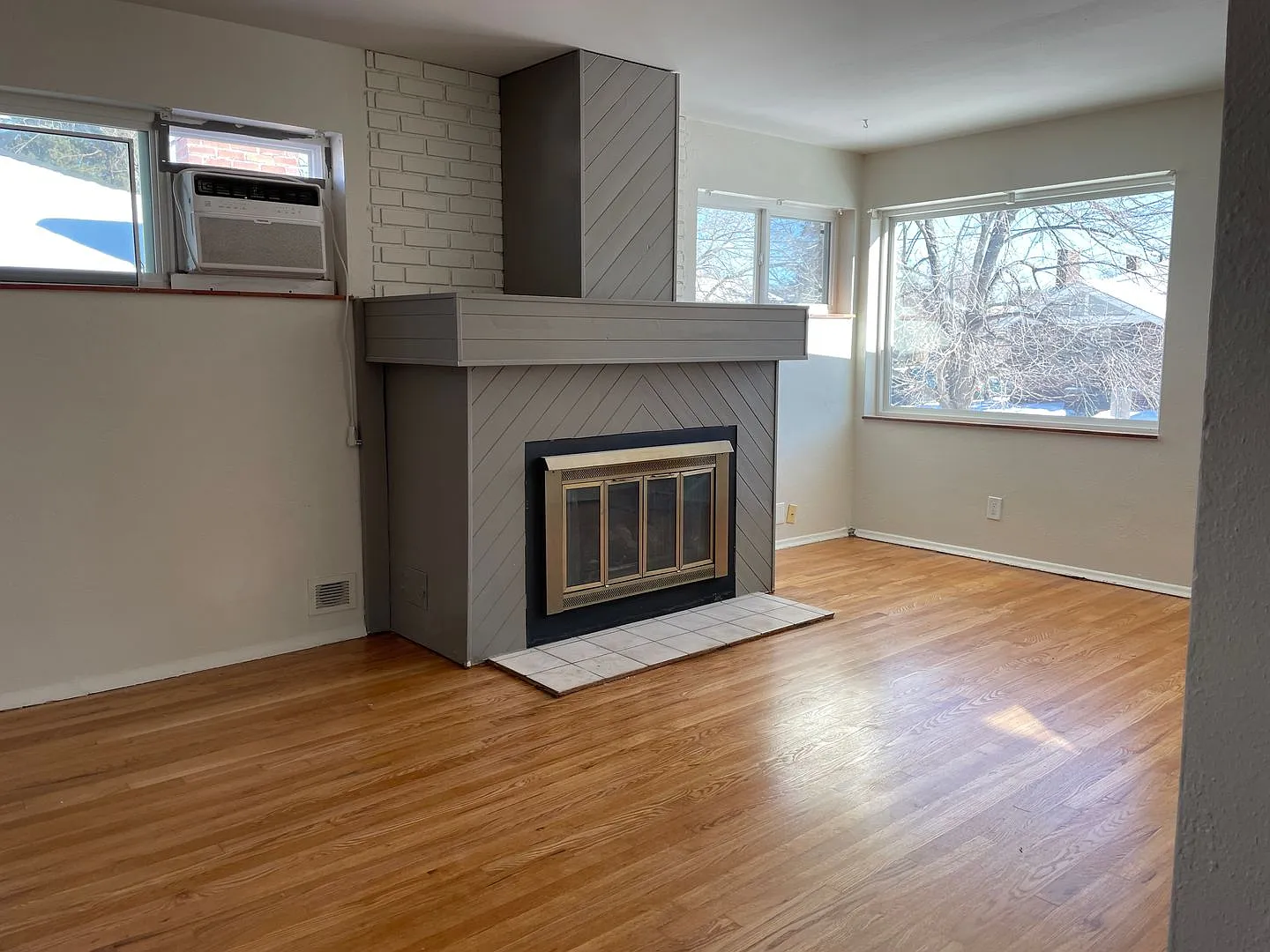 Great 2 Bed 1 Bath Speer/ Country Club — Photo 1